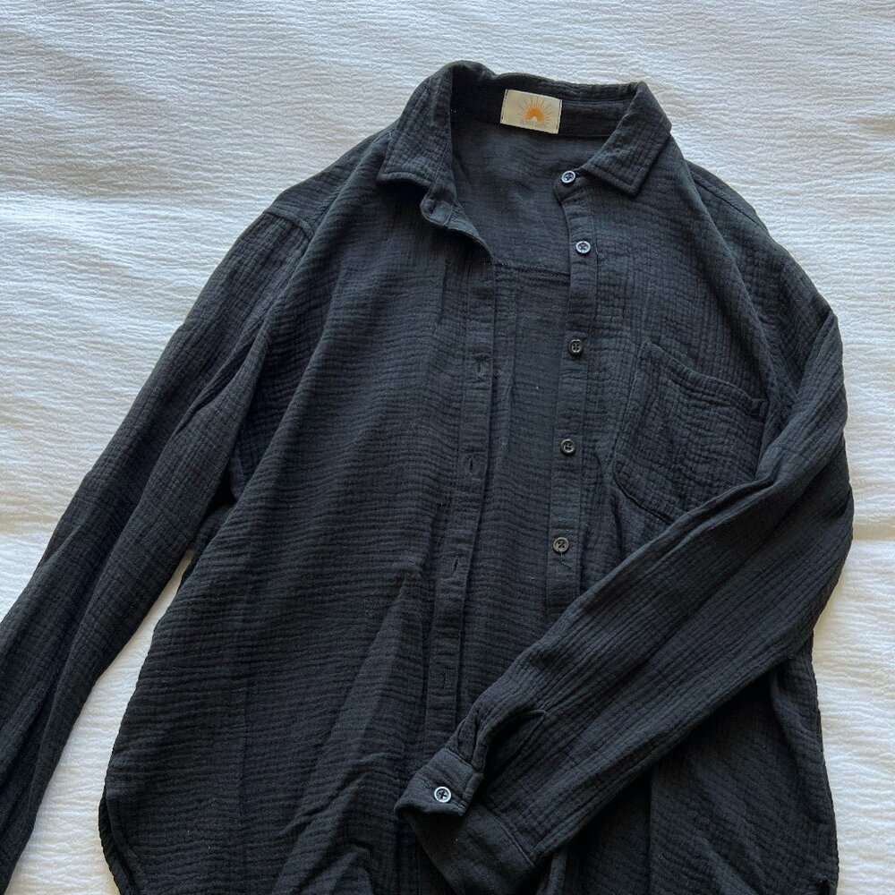 Sunny Days | Cotton Crinkle Black Button-Down Top Size XS